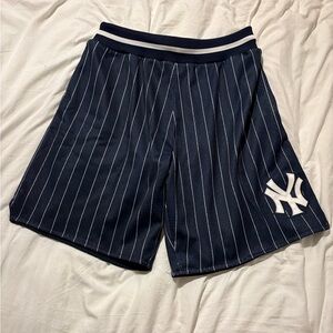 New York Yankees Shorts - Mitchell & Ness Size Large